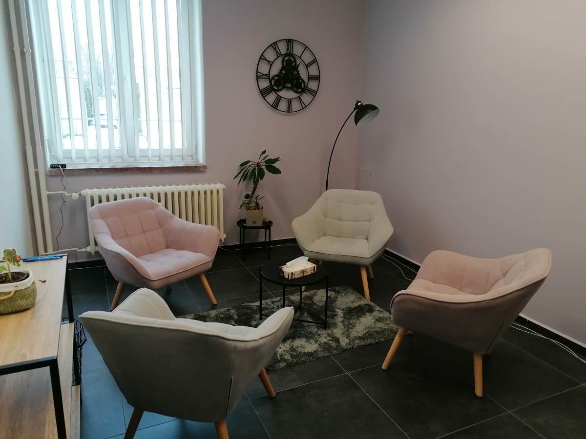 Centrum adiktologického poradenství a terapie Pardubice - konzultační místnost
